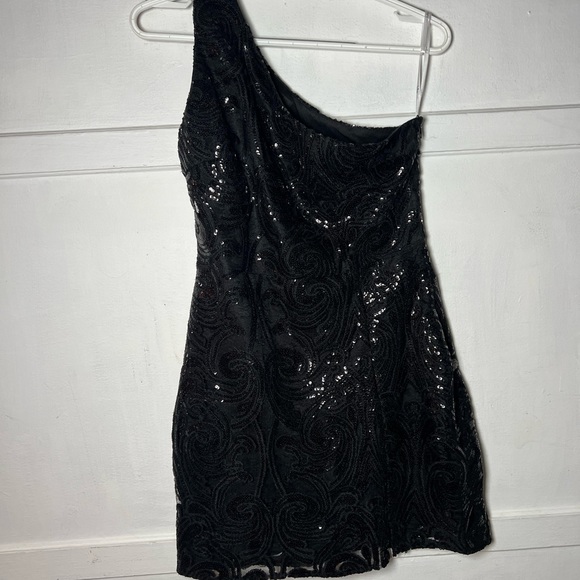 Madina Black Sequin One-Shoulder Bodycon Mini Dress from
Lulus size medium - Picture 4 of 4